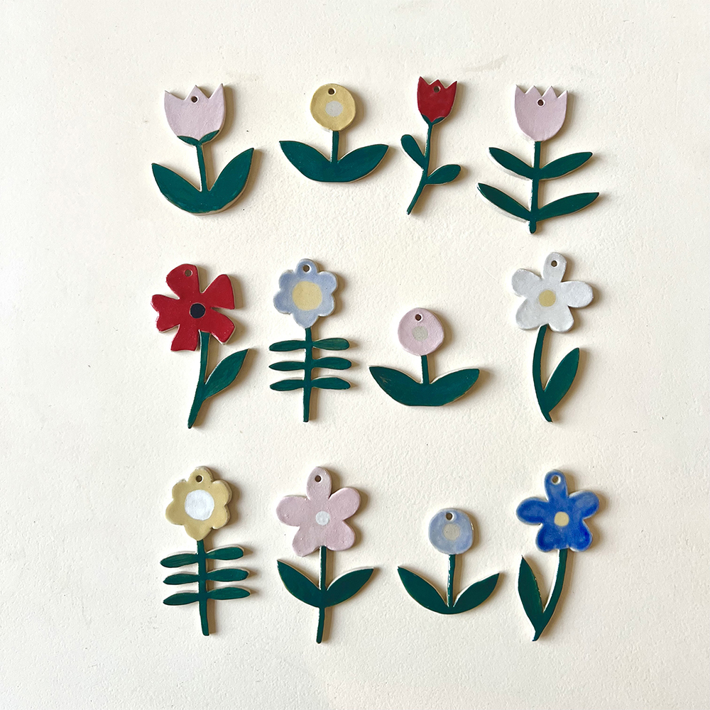 Fleurs en céramique à suspendre
